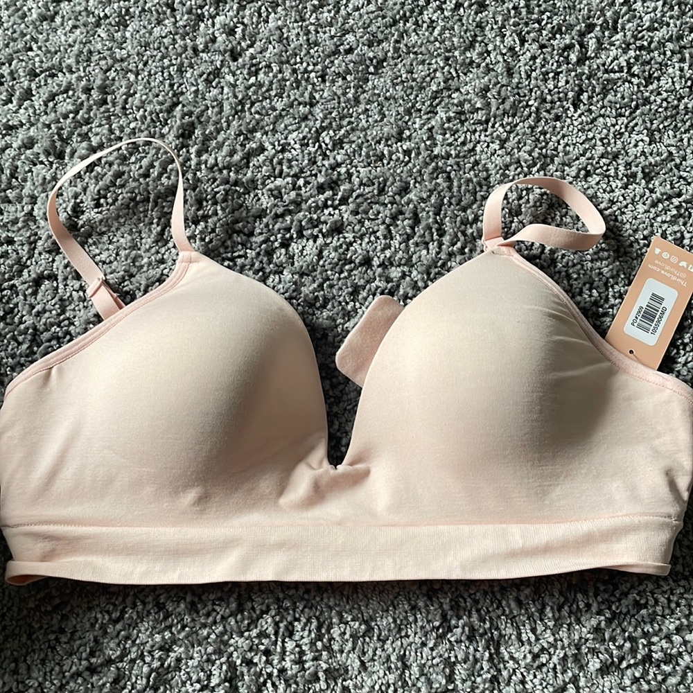 Thirdlove seamless V neck wireless